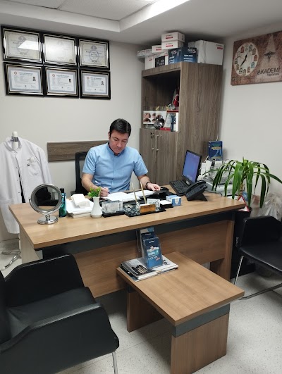 Yaşar Aykan.Estetik Cerrahı,Saç Ekimi,Cildiye Uzmanı,Fue Saç Ekimi,Burun Estetiği,Full Paket Estetik. klinik görünümü